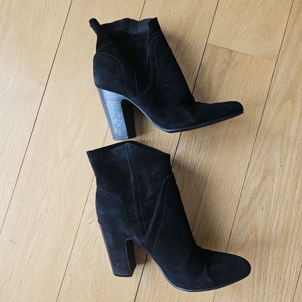 Vince‎ Camuto Black Suede Creestal Pull-on Stacked Heel Ankle Boot 7